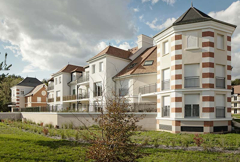 cour-pavillon-royal-nandy-1